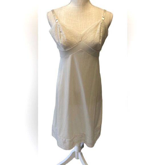 Vintage Other - Vintage Vanity Fair Ivory Slip